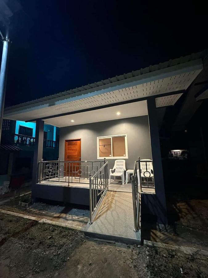 Pp. Valentine Bungalow Phi Phi Don Exterior foto